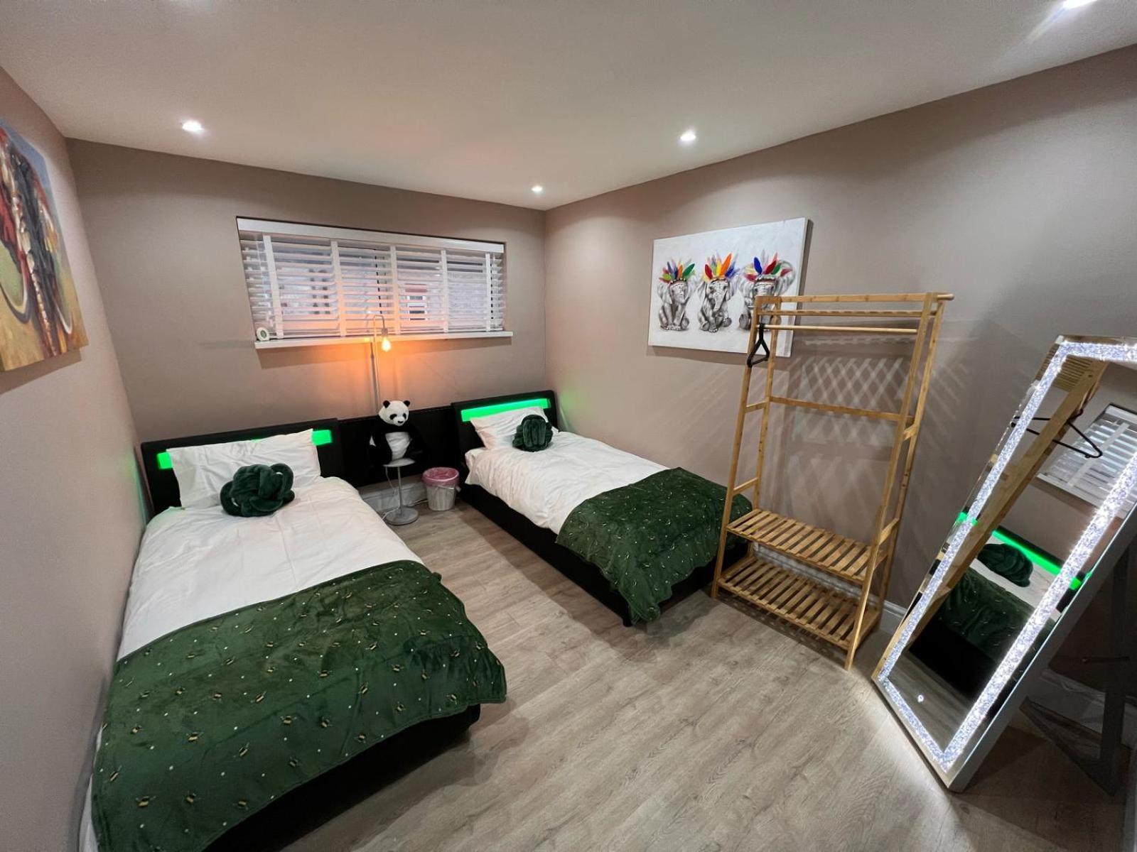Premier Inn Comfort Mattresses - Sleeps 6 ميدلتون المظهر الخارجي الصورة
